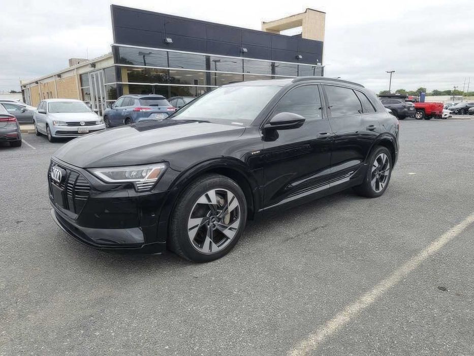 Audi e-tron quattro Premium      2021