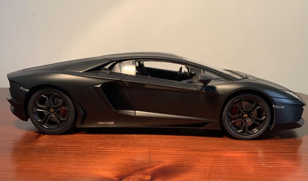 Машинка на радіоуправлінні Lamborghini Aventador 1:14