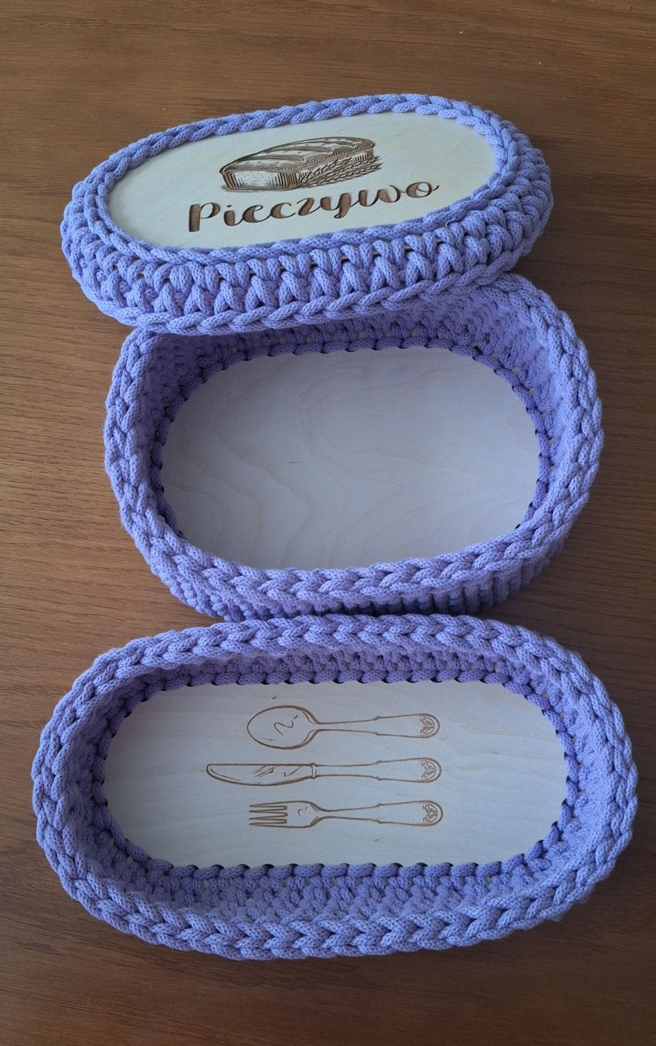 2 koszyki na pieczywo i sztućce