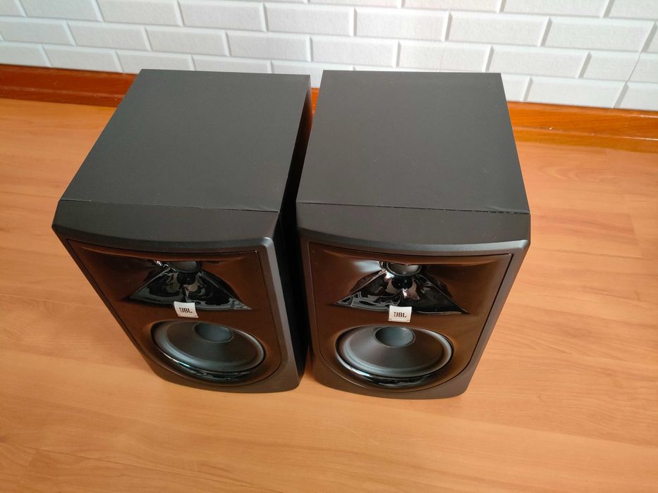 (Colunas Estúdio) JBL 305P Mk II Powered 5" Two-Way Studio Monitor