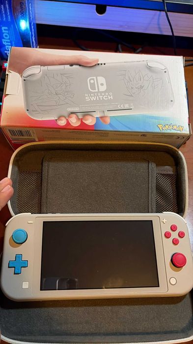 Nintendo Switch Lite Edição Especial Zacian e Zamacenta