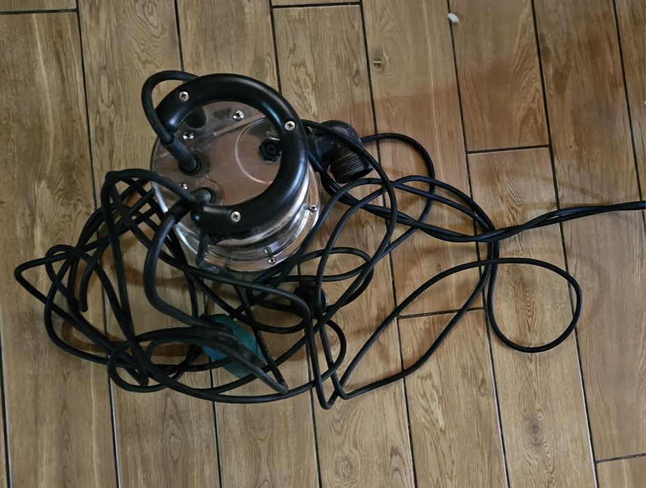 Pompa zatapialna 750w 1400l/h jak nowa