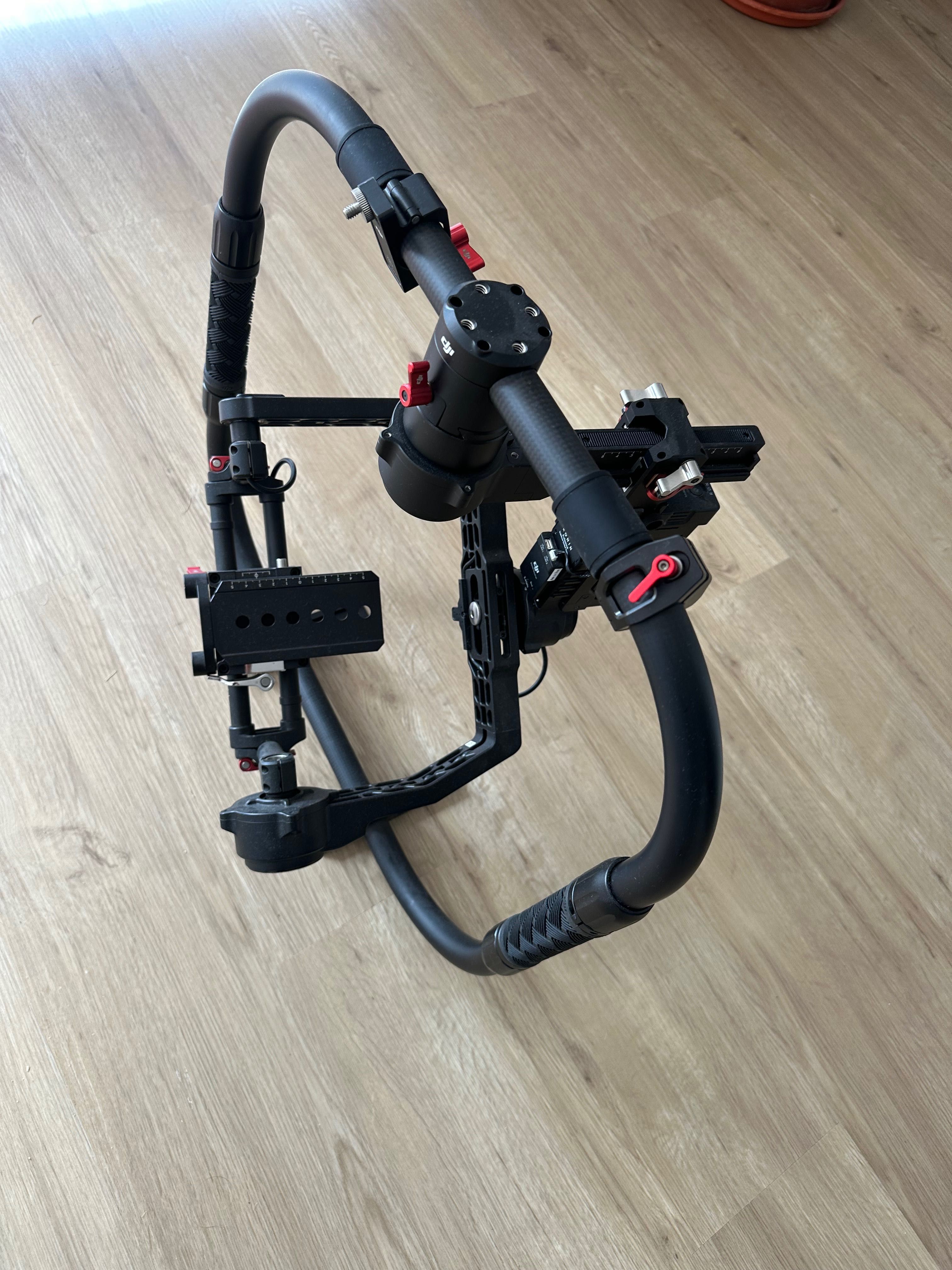 DJI Ronin com caixa peli de transporte, ring, bateria nova