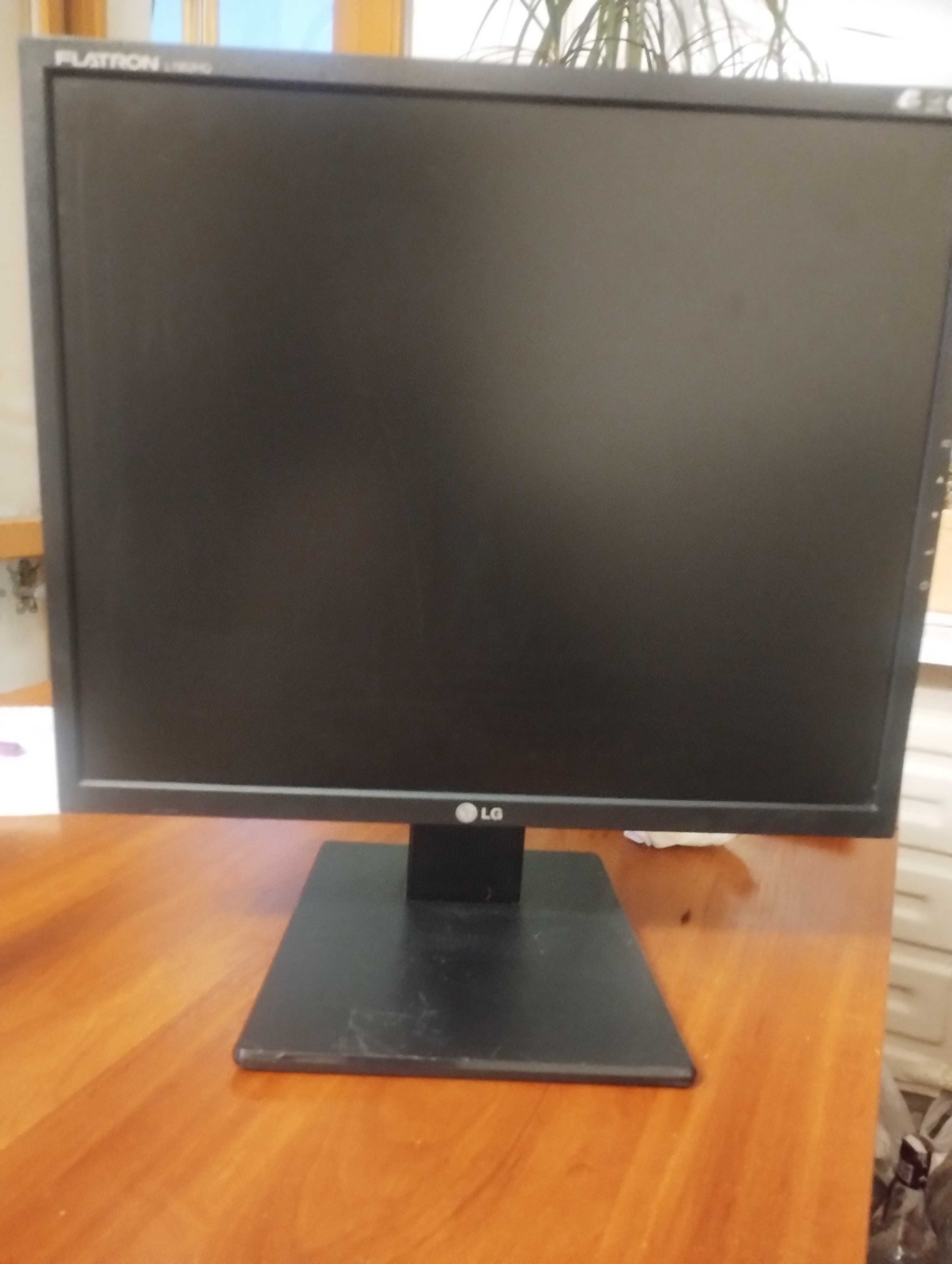 Монітор LG Flatron L1952HQ-BF