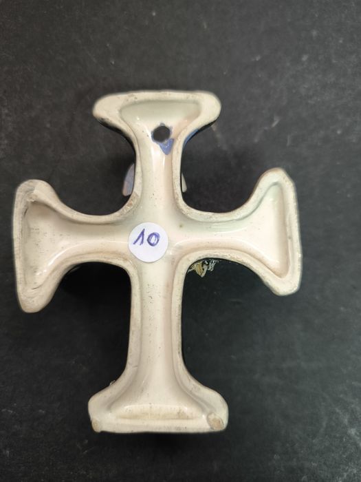 Cruz decorativa com flores