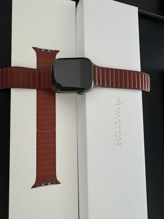 Apple Watch Series 8 GPS + Cellular, Caixa aço inoxidável grafite 45mm