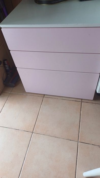 Comoda Ikea rosa