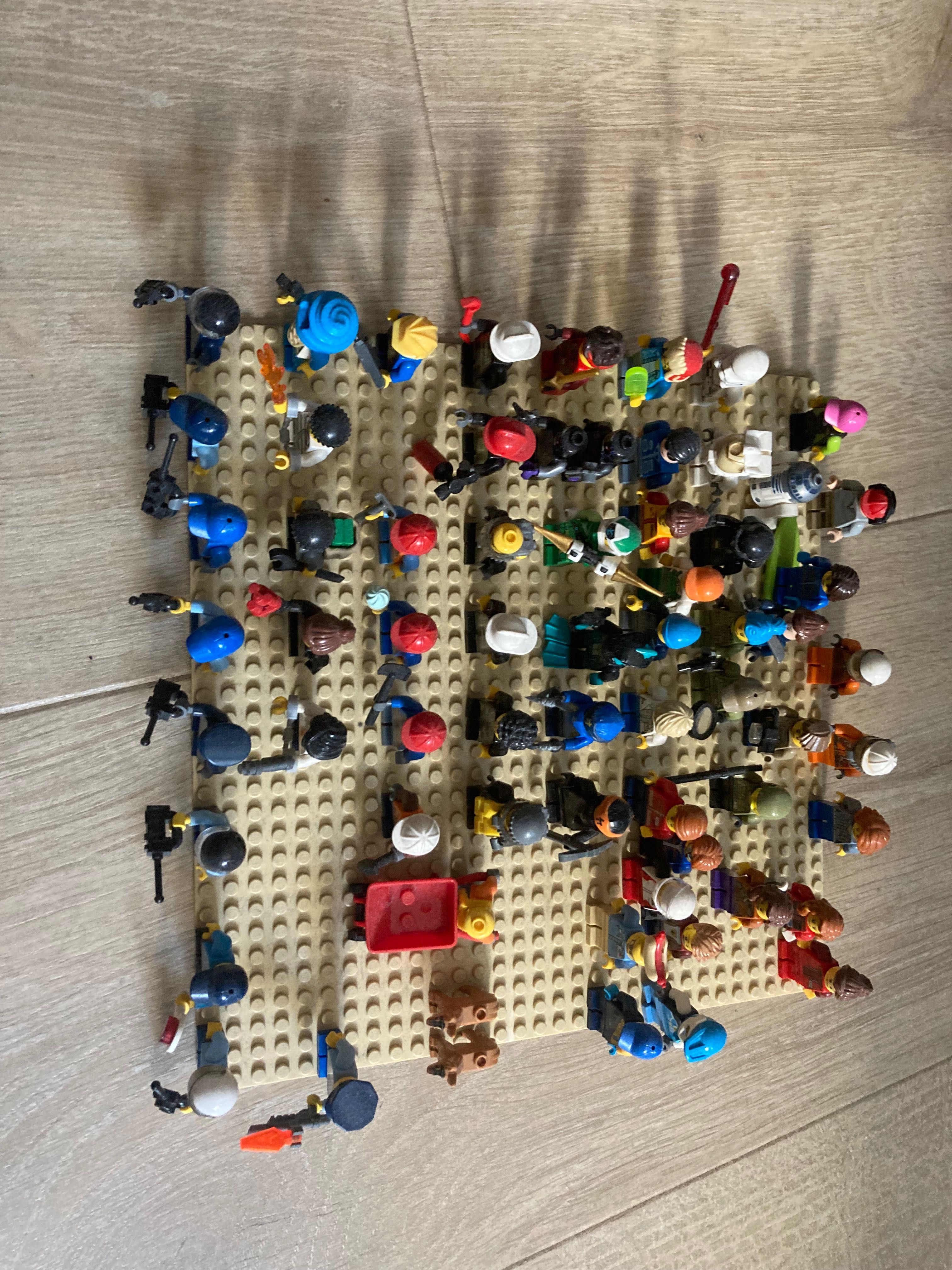 Lego figurki. Policja, straż, ninja, nurkowie, budowlańcy i inni