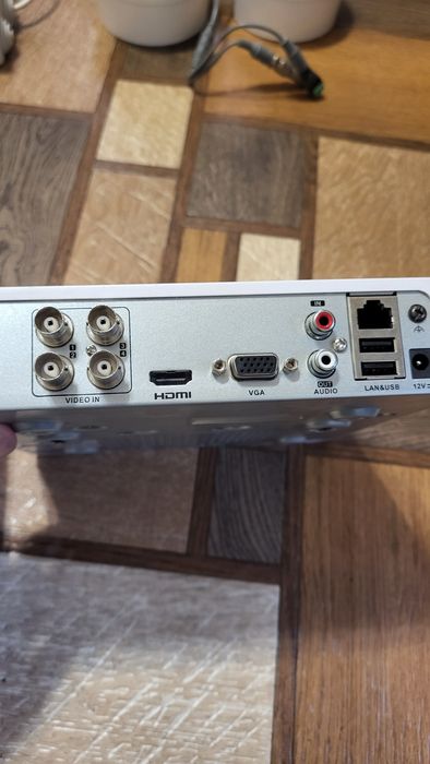 Продам 4х канальний відеореєстратор Hikvision DS-7104HQHI-F1/n