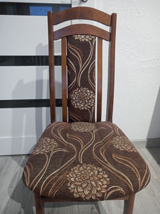 Krzesła bukowe w kolorze brązu .Cena za całość.