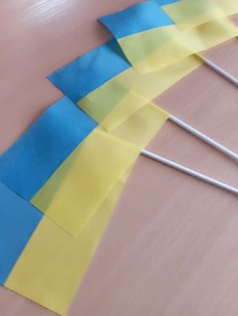 Прапор України демонстраційний на паличці. Розмiр 21*9,5*30cm

Прапор