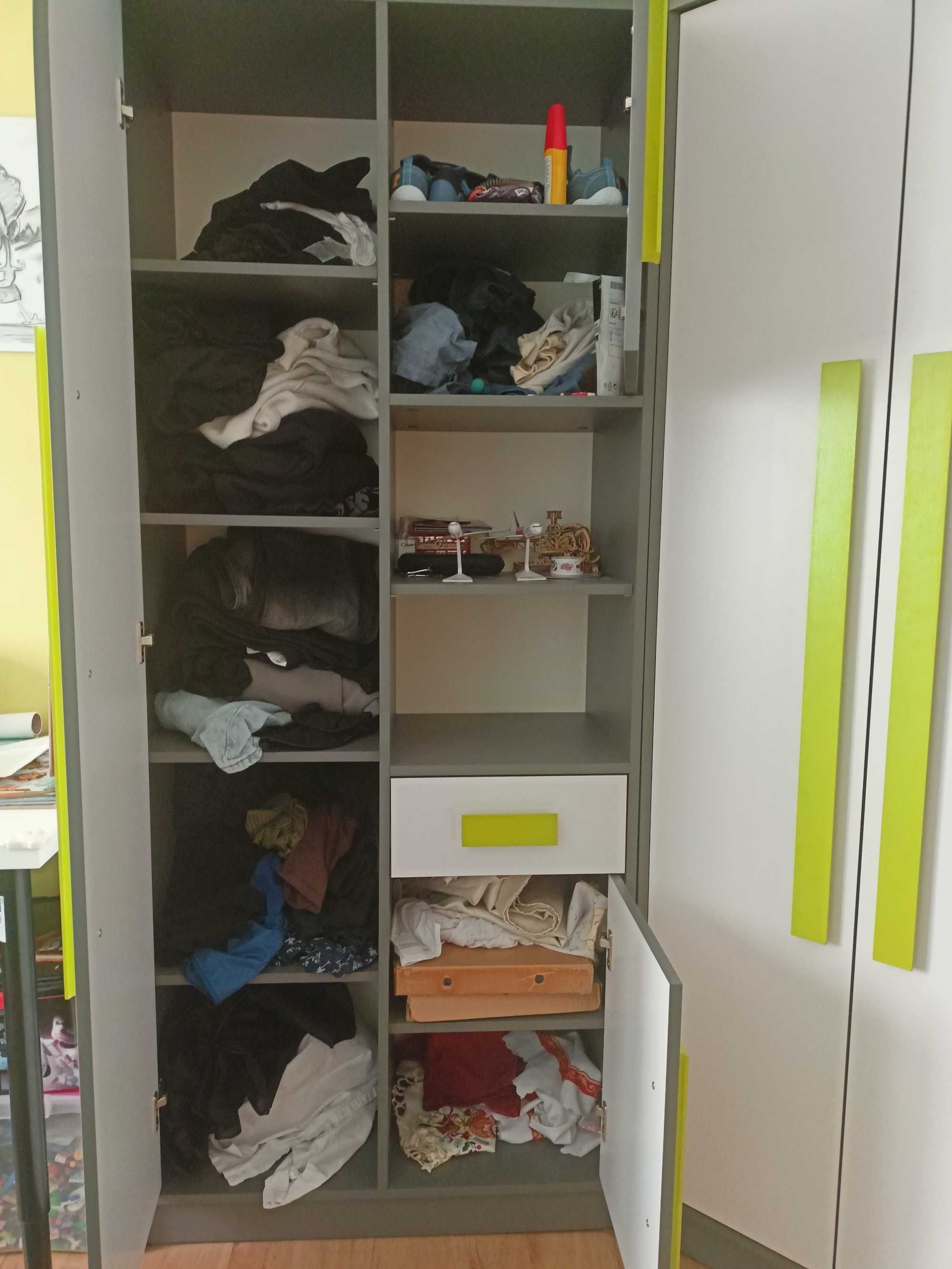 Zestaw mebli do pokoju młodzieżowego w  bardzo dobrym stanie