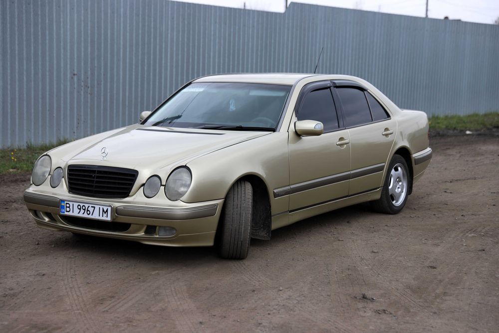 Мерседес 210  2002р' в