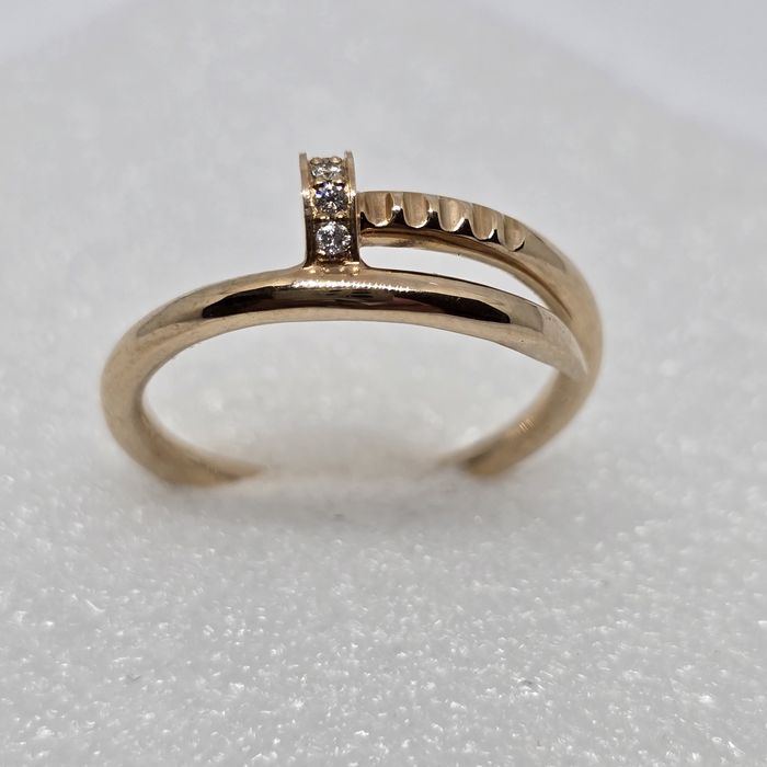 Гвіздок, золоте кільце з діамантами