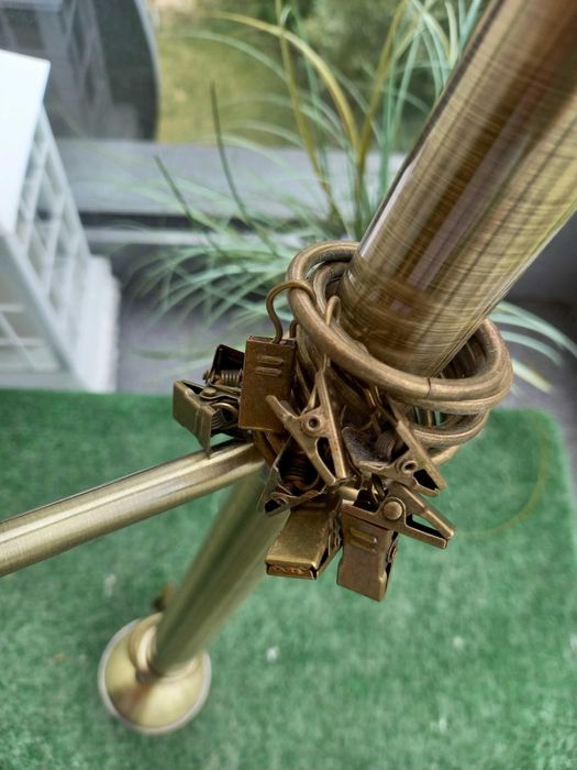 Nowy i używany -  KARNISZ w kolorze:  czarny i brudny złoty