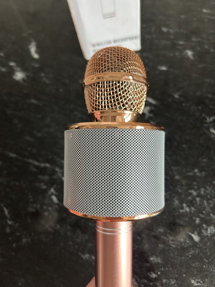 Nowy mikrofon bezprzewodowy z glosnikiem bluetooth złoty