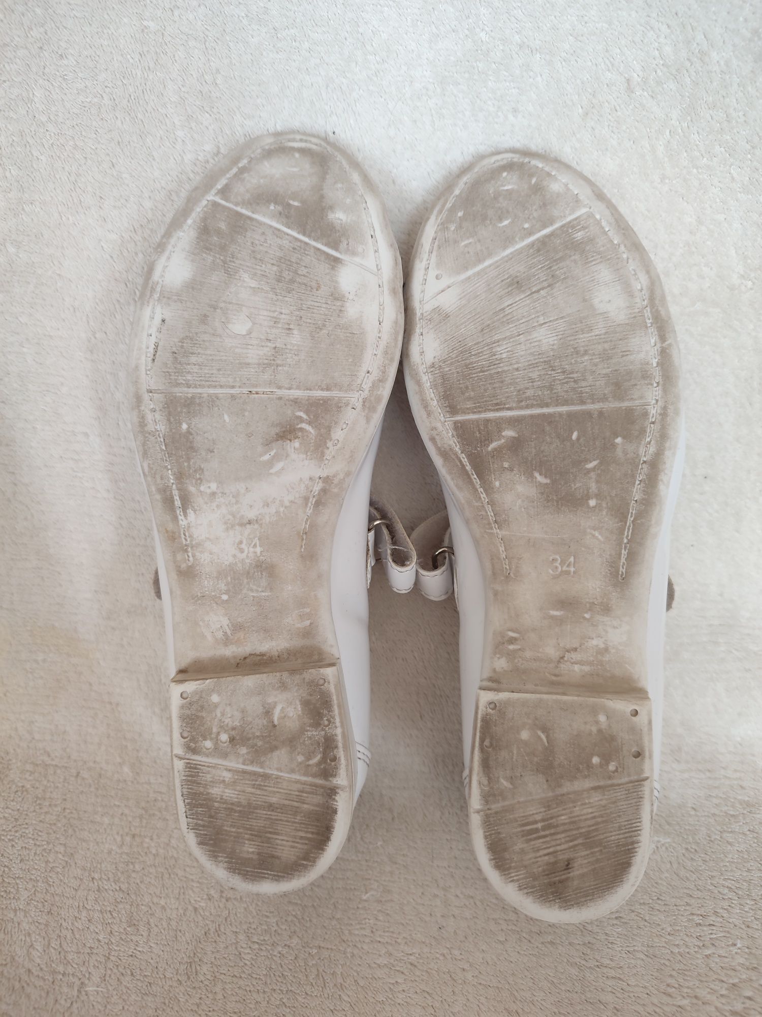 Eleganckie białe buty do komunii Kornecki buty komunijne 34