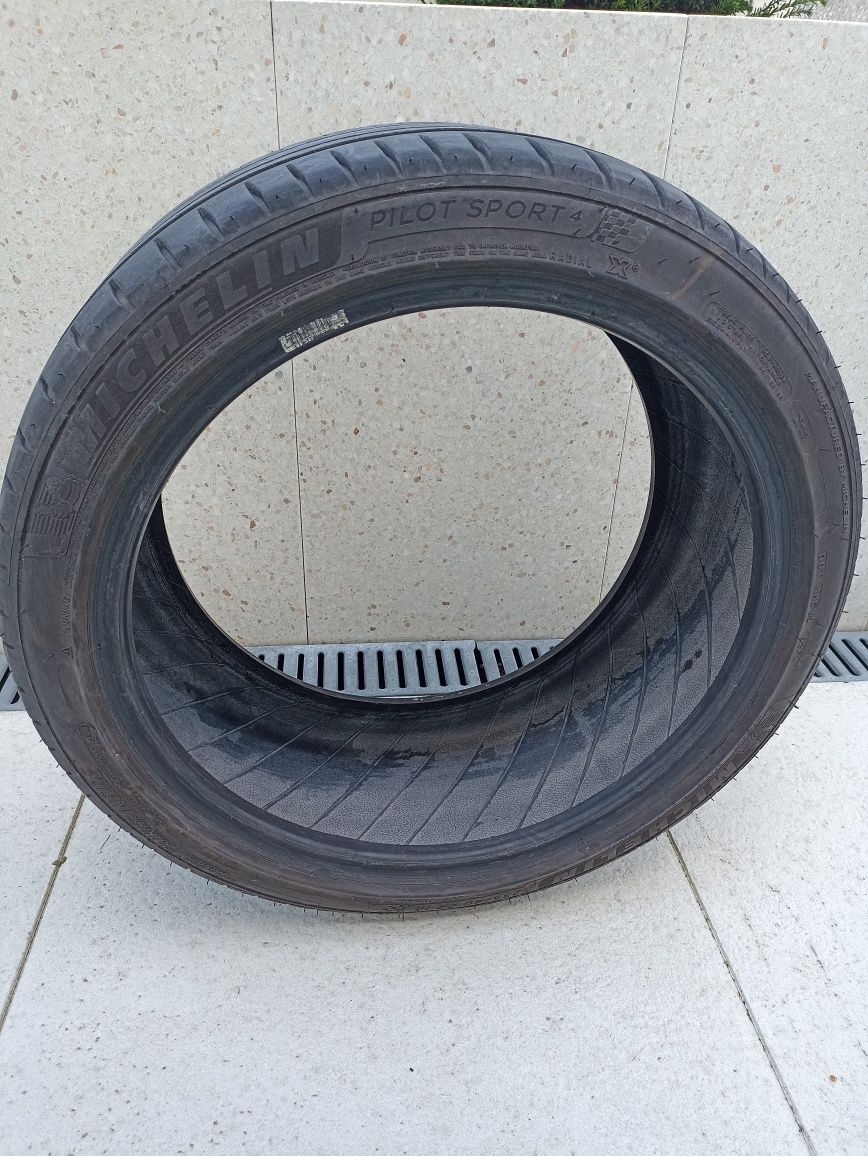 Opona Michelin pilot 4 235/40/18