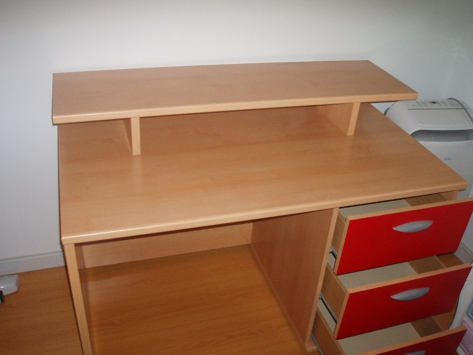 Secretaria em madeira