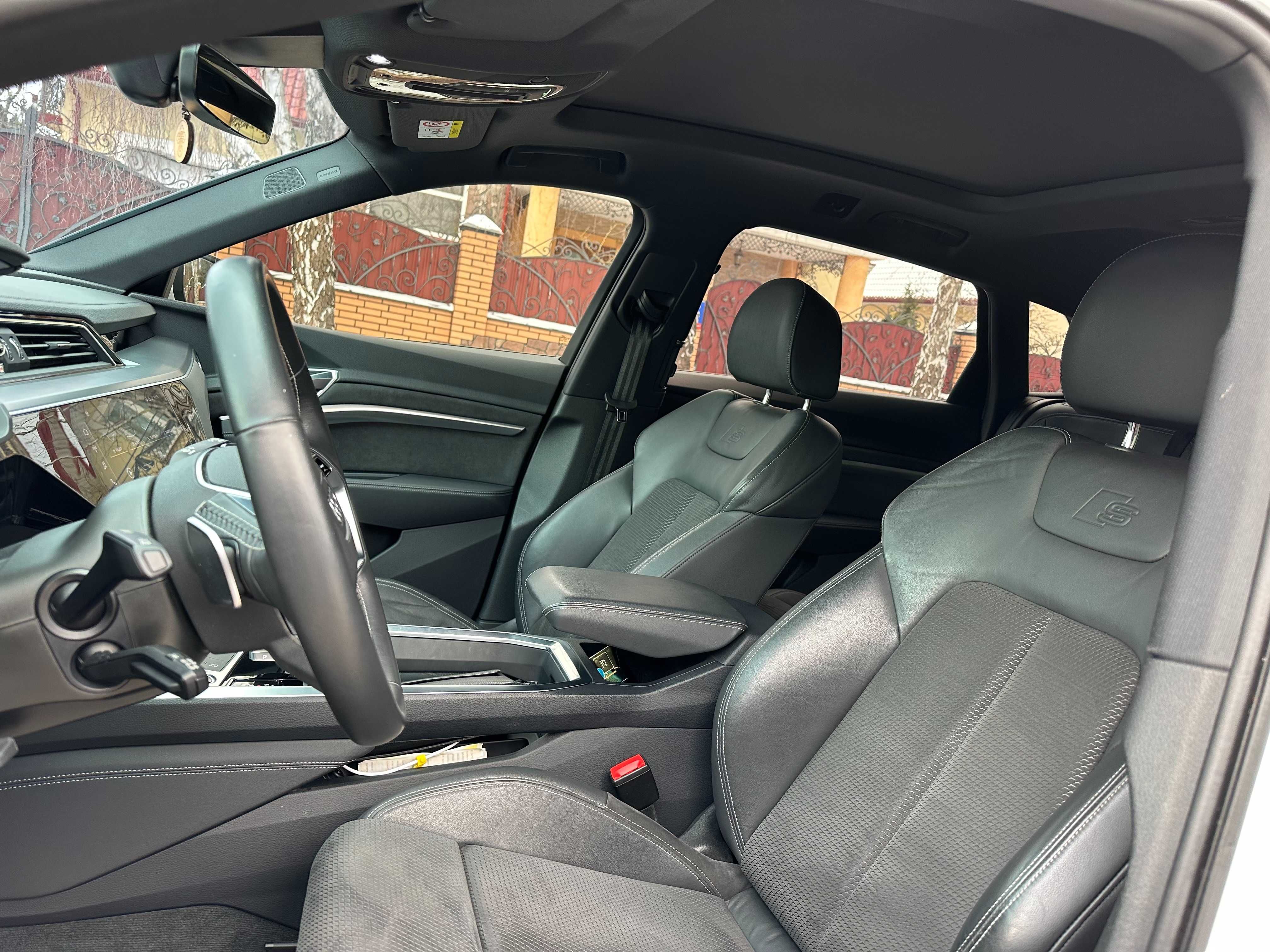 Audi e-tron 2021 95 kWh (408 к.с.) Quattro • S-Line