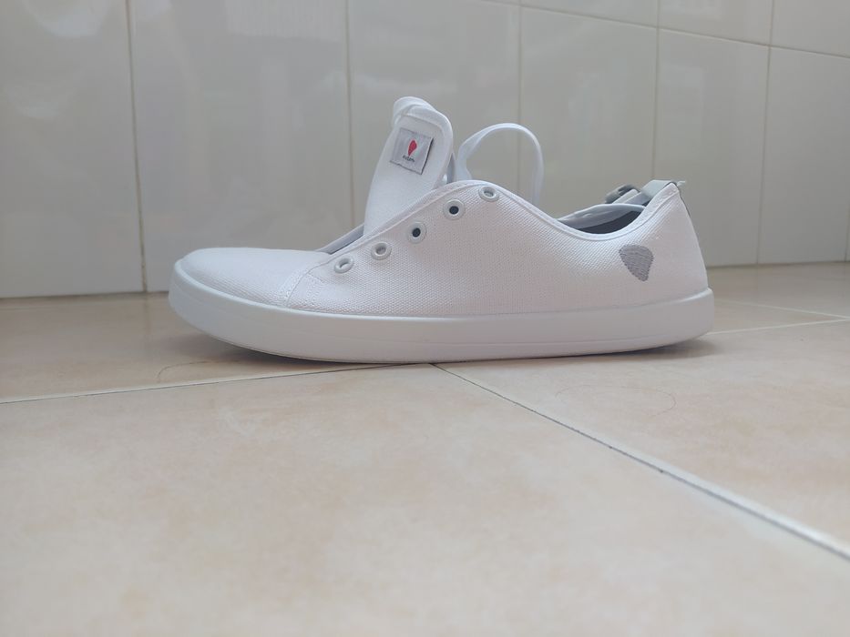 Sapatilhas brancas barefoot