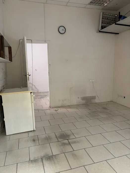 Володимирська фасадний окремий вхід салон магазин сервіс