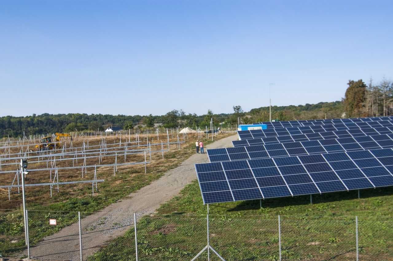 Монтаж сонячних батарей панелей  Сонячна підстанція. зелений тариф СЭС