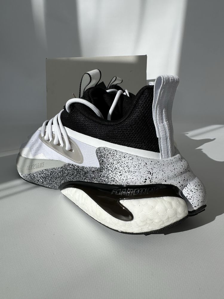 Чоловічі кросівки adidas alphaboost v2