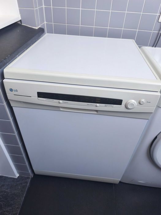 Máquina de Lavar Loiça LG  LD-2040WH para peças (funciona, perde água)
