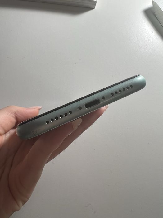 Iphone 11 w kolorze mietowym