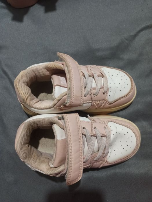 Кросовки для девочки 27р