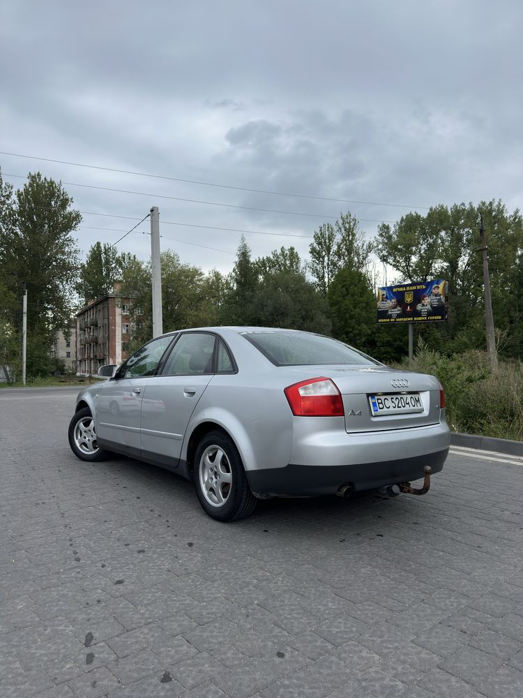 Продам Ауді А4 Б6 2002 року 1.6 двигун.