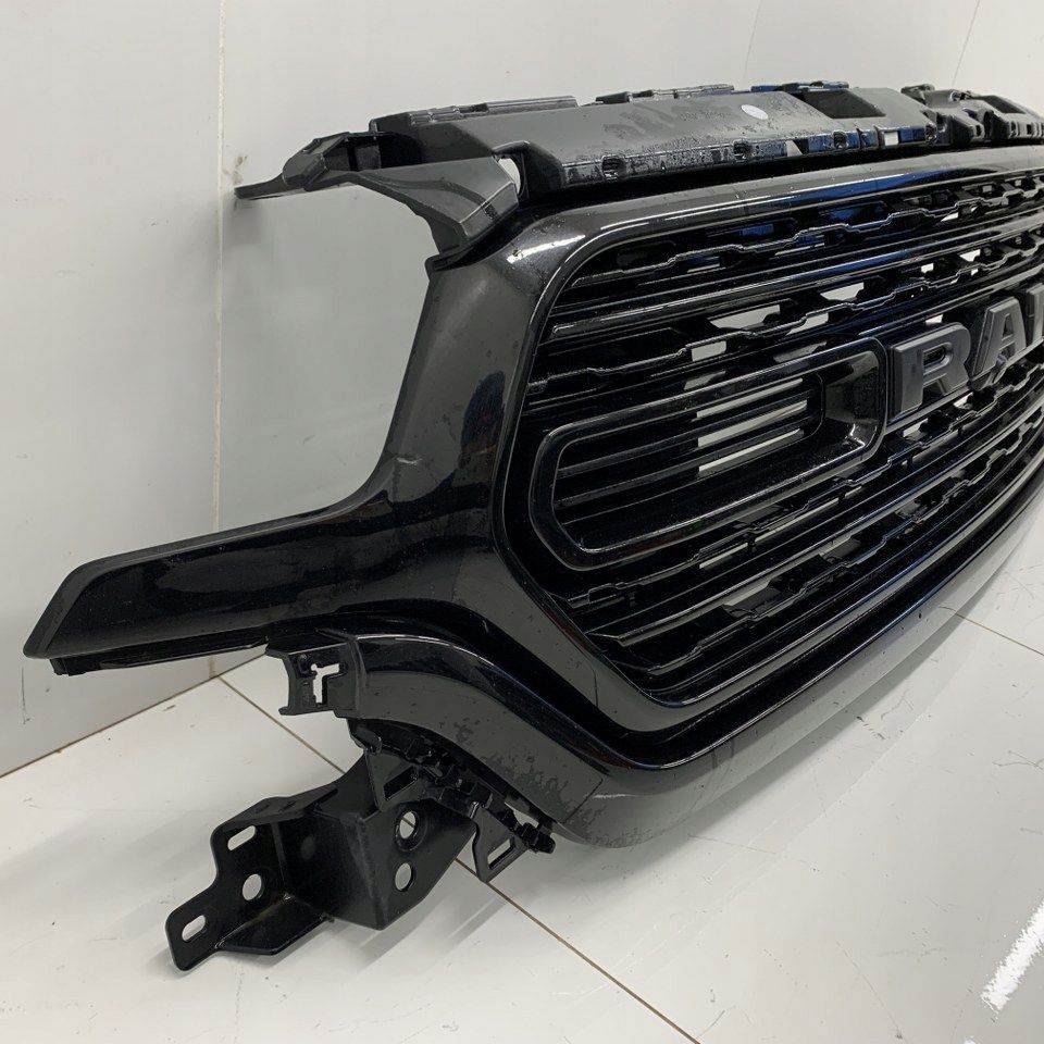 Atrapa grill czarny przód przedni kamera Dodge Ram V 1500 Limited 22r