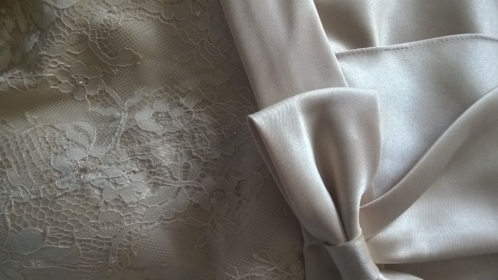 vestido cocktail ou noiva curto assimétrico em cetim champanhe