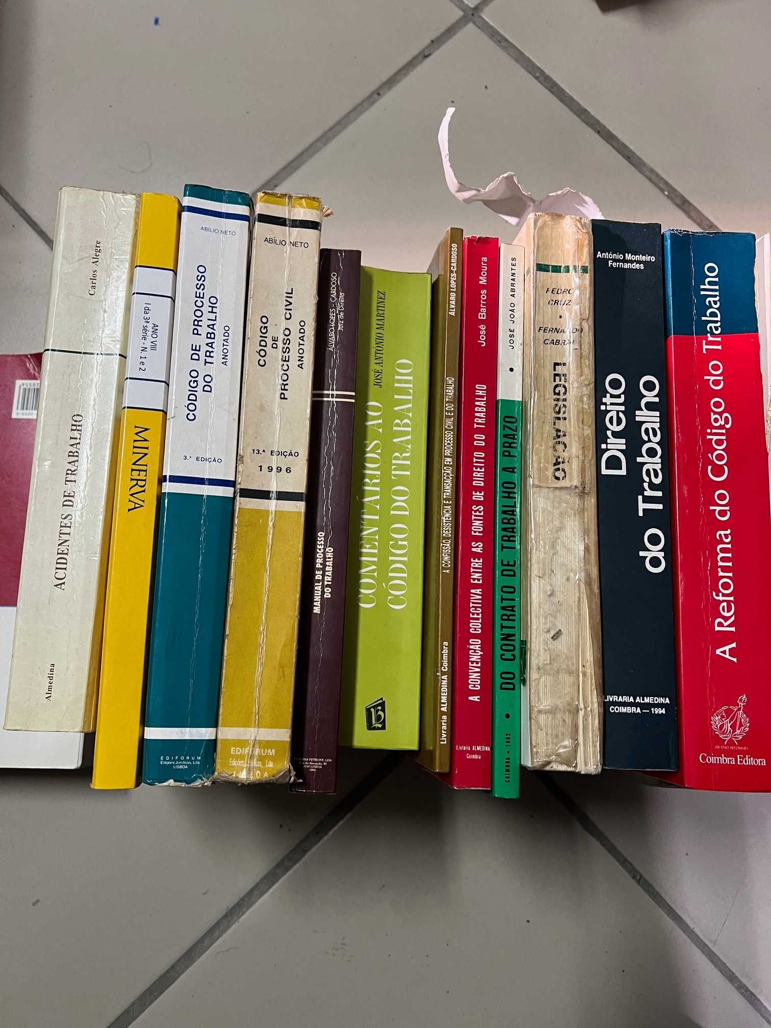 Lote de Livros Jurídicos