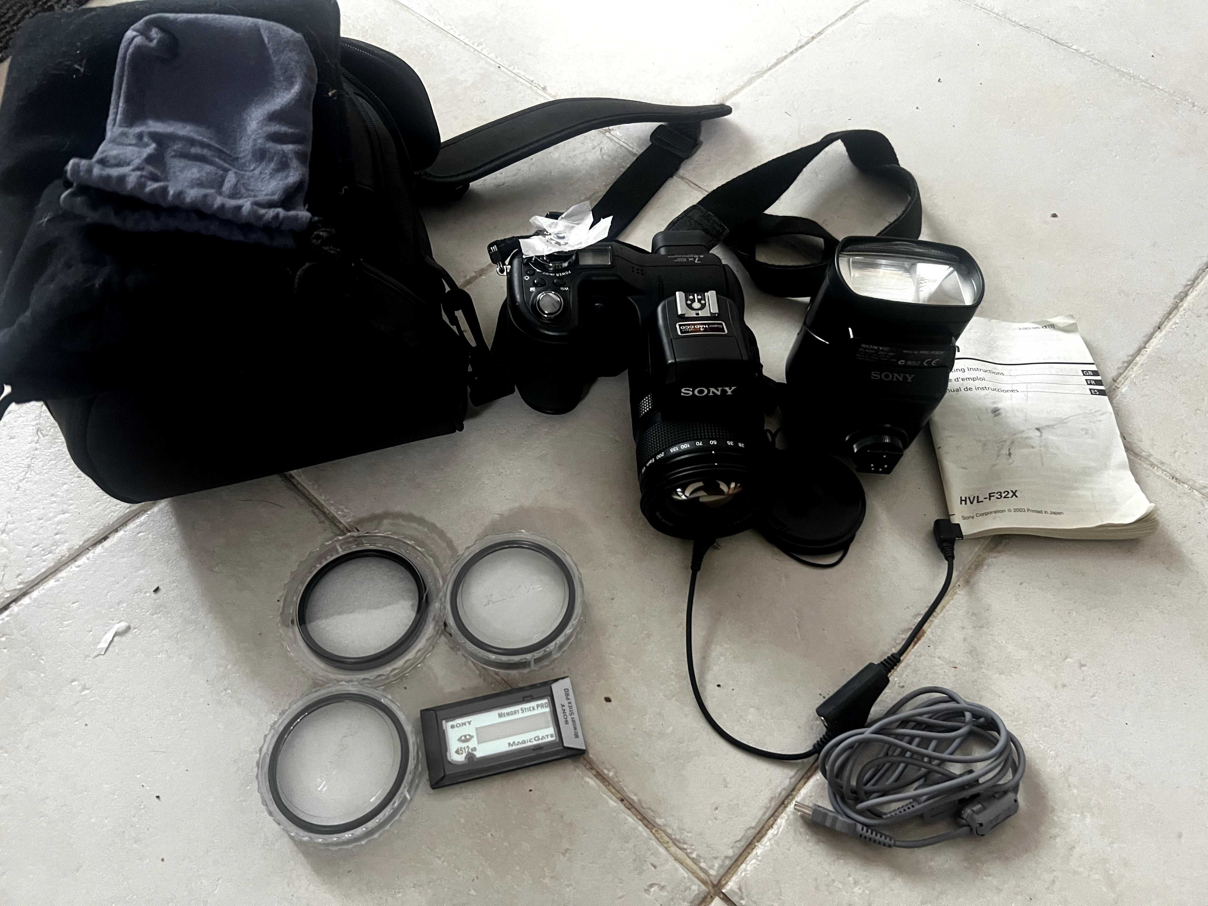 Sony Digital Still Camera – Model DSC-F282 (7.2V), Made in Japan