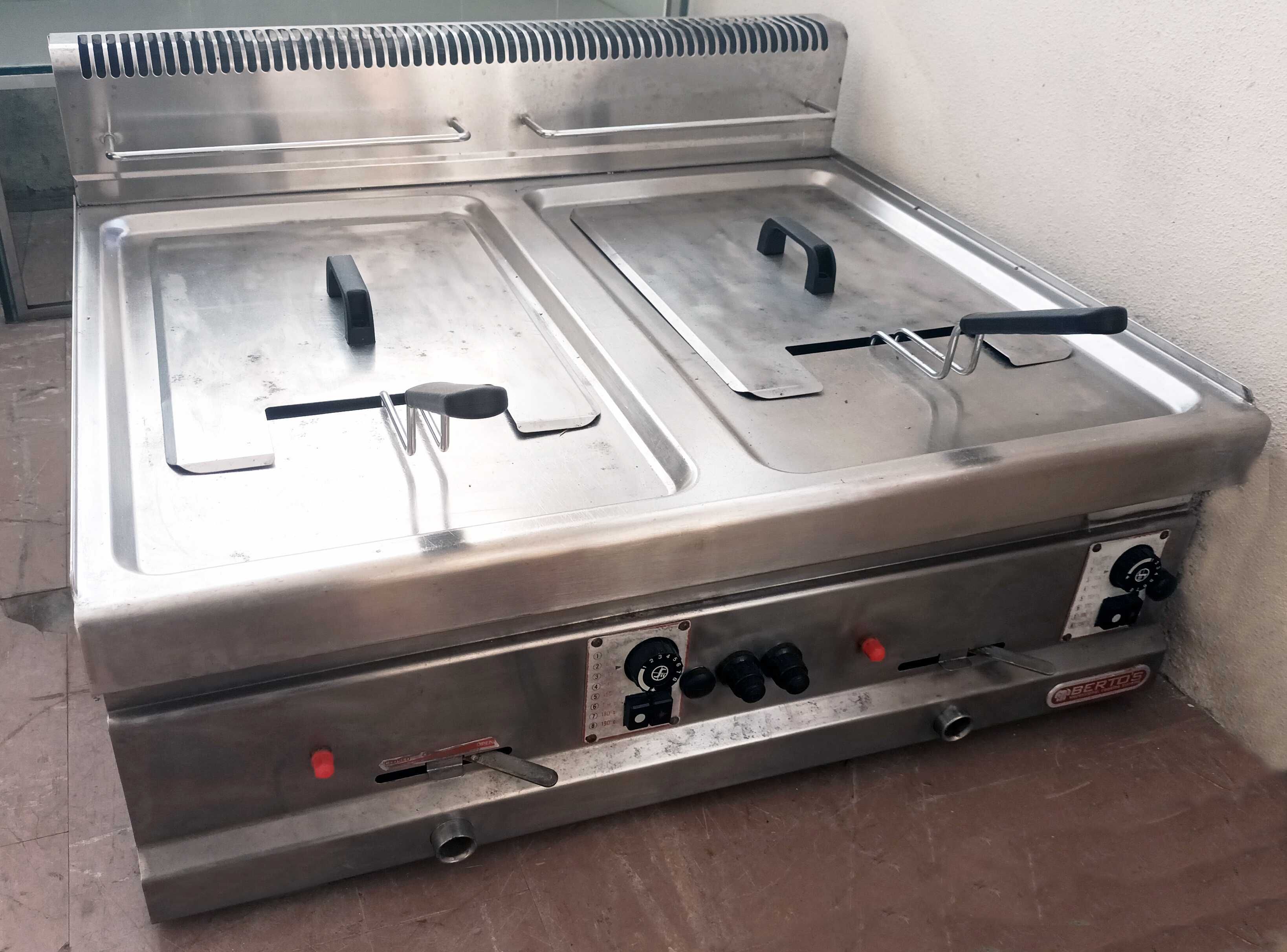 **Fritadeira a Gás Industrial 20L - Garantia 6 Meses**