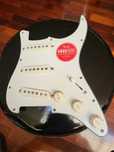 Pickguard pré-wired novo da Squier Stratocaster CV