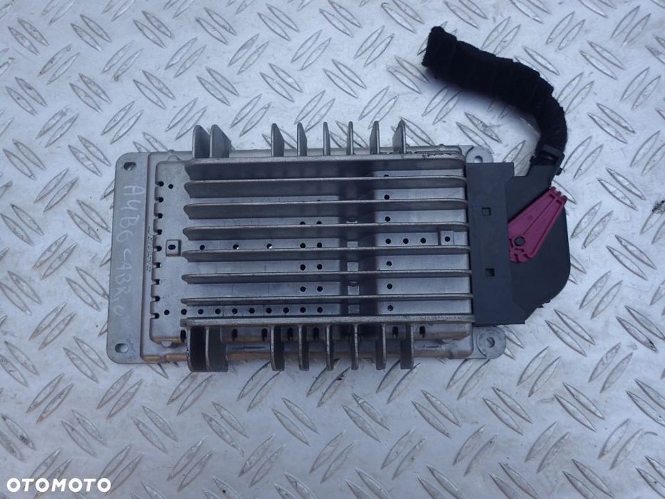 AUDI A4 B6 CABRIO WZMACNIACZ BOSE 8H0035223C