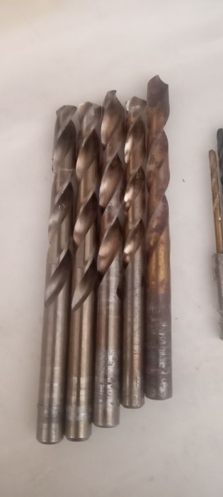 Brocas de ferro e pedra e madeira