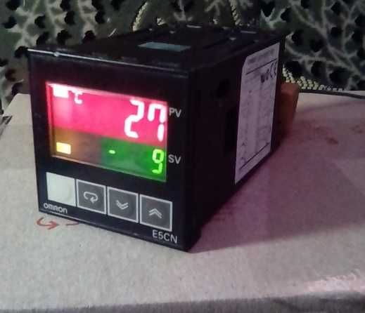Контролер температури OMRON E5CN-R2MTC-500