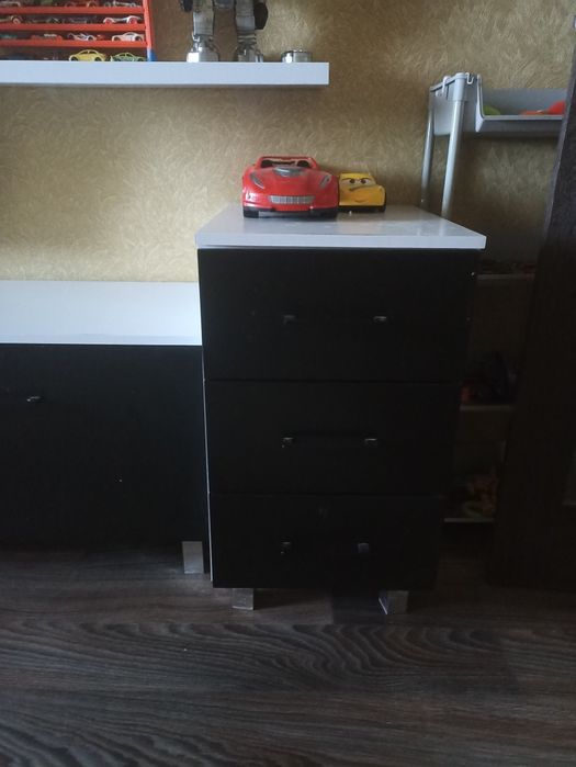 Стінка в зал чорно жовта