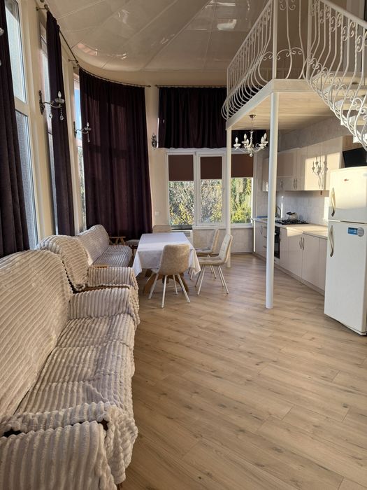 Сдам дом Архитекторская  с ремонтом 4 к 150 м ,место для авто! Киевски