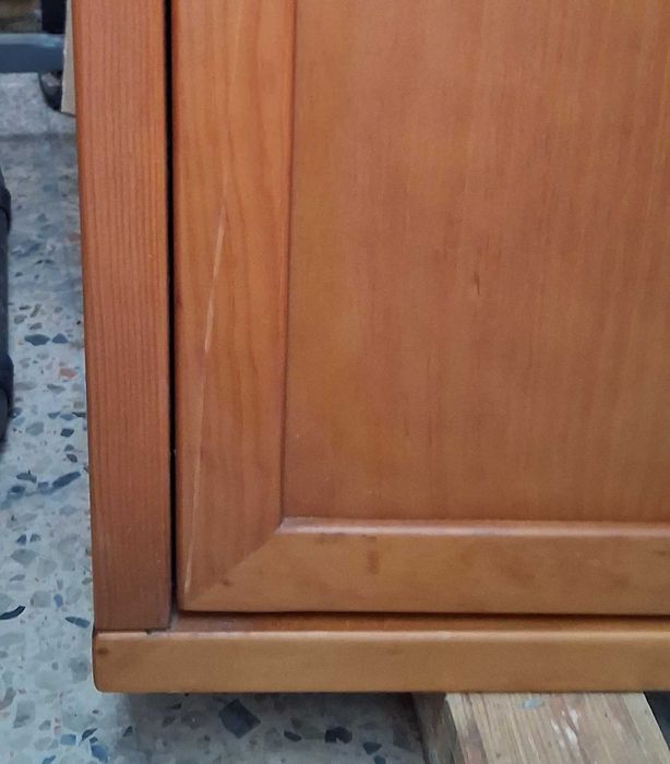 Aparador de muito boa qualidade - muito barato