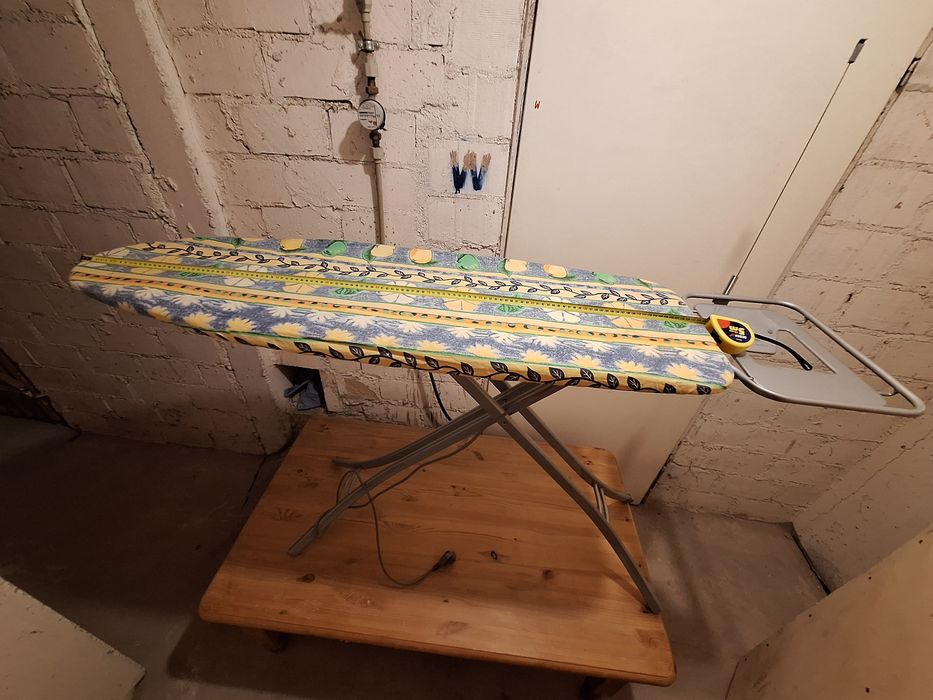 Deska do prasowania z gniazdkiem