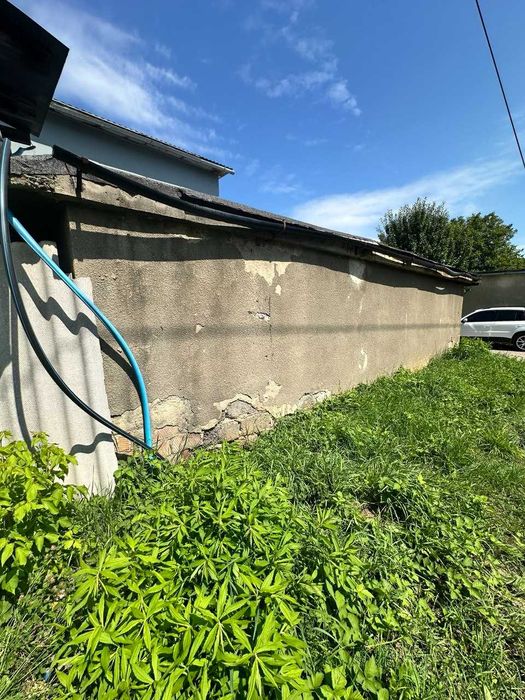 ПРОДАЖ просторого цегельного гаража з ділянкою( у Чернівцях