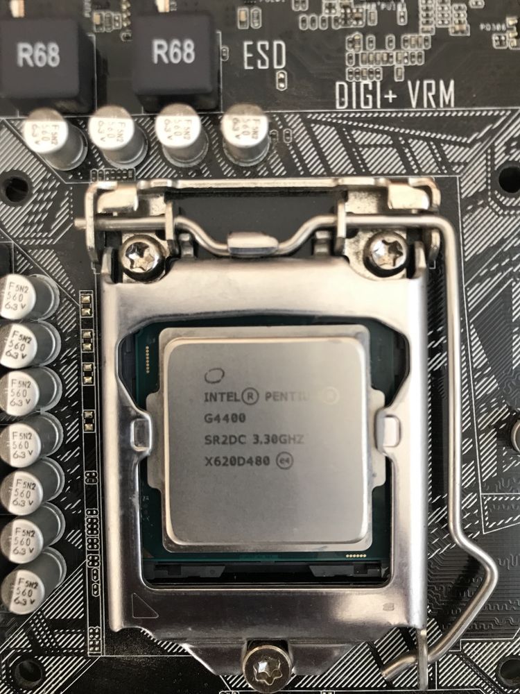 Продам материнську плату Asus
