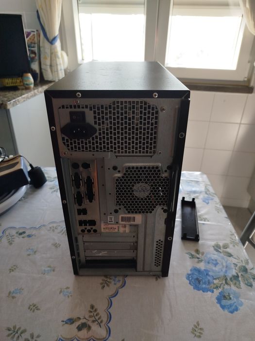 Caixa mini atx com fonte de alimentação