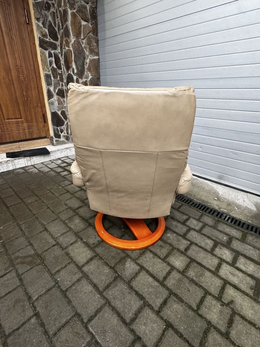 Шкіряне компютерне крішло