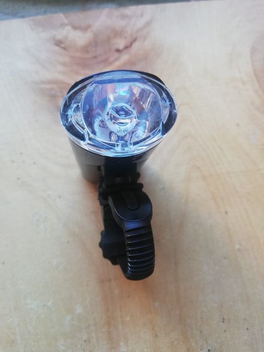 Lampka rowerowa przednia HL-EL jak nowa 160